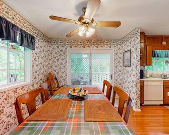 Dutch Treat - Lake Junaluska - Dining room