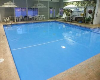 Rainbow Motel - Mackinaw City - Piscina