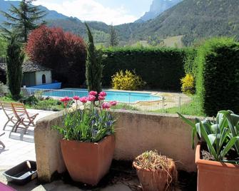 Large Restored Winemakers House With Private Pool, Large Garden And Lovely View - Saillans - Piscina