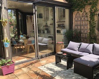 Zen Accommodation On The Mimosa Hill - Hyères - Patio