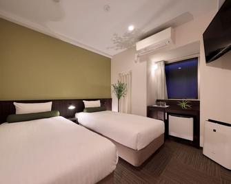 Nipponbashi Crystal Hotel - Osaka - Bedroom