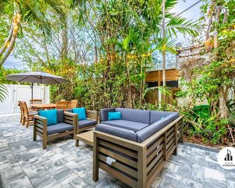 Uhost AI - Prime Location with Smart Amenities - Fort Lauderdale - Patio