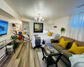 Sunrise Bnb - Toronto - Bedroom