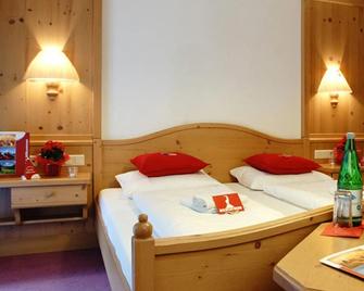 first mountain Hotel Ötztal - לנגנפלד - חדר שינה