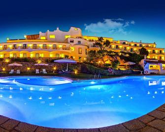 Hotel Luci di la Muntagna - Porto Cervo - Kolam