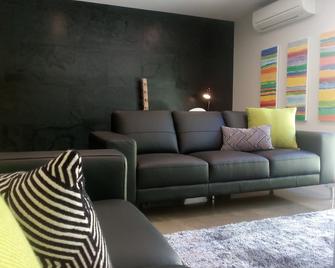 East 34 - Ballarat - Living room