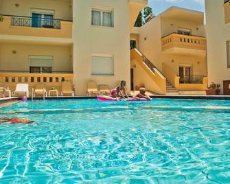 Semiramis Suites - Darátsos - Басейн