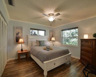 Welcome to the Jungalow! - Sebring - Bedroom