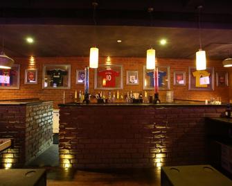 The Bentley Seaside Boutique Hotel - Chennai - Bar