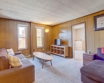 2 Bedroom overlooking the Park - Hershey - Living room