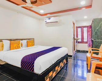 Spot On Hotel Grand Inn - Warangal - Bedroom