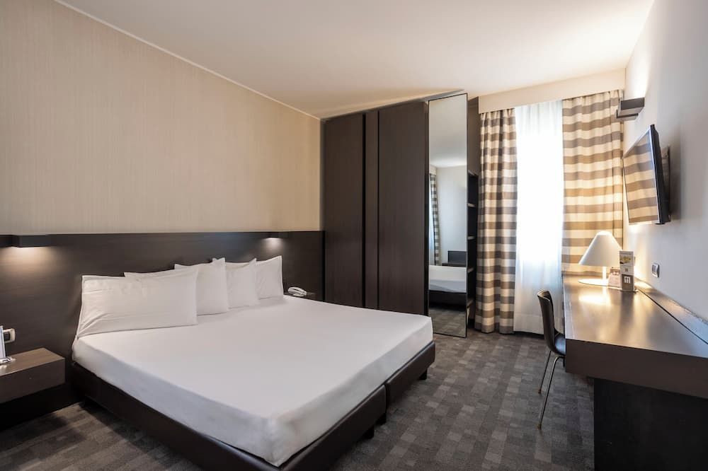 هوتل أوفيست