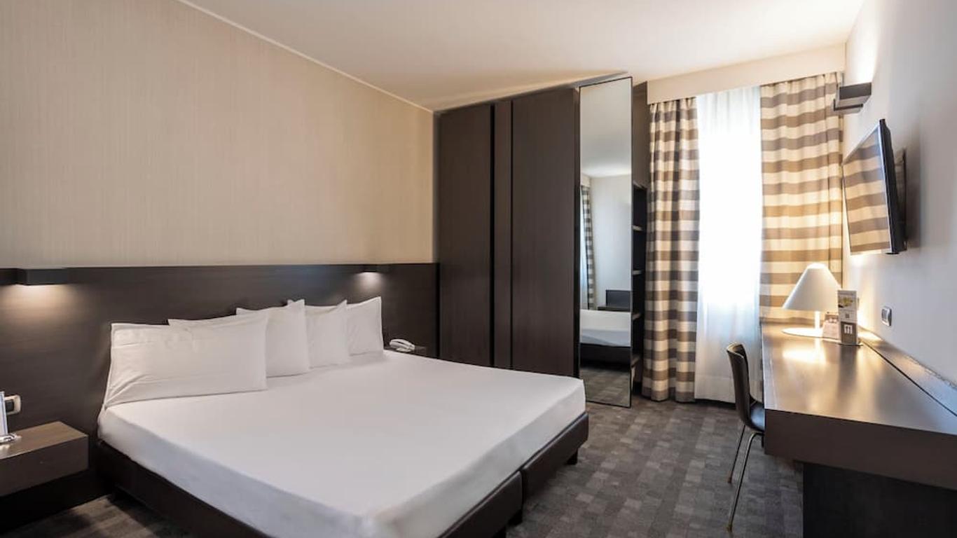 Hotel Ovest