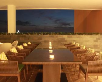 Fox Hotel Pekanbaru - Pekanbaru - Εστιατόριο