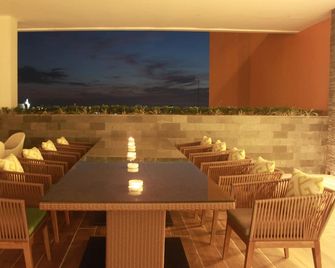 Fox Hotel Pekanbaru - Pekanbaru - Restaurant