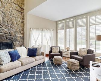 Columbine Retreat - Avon - Pokój dzienny