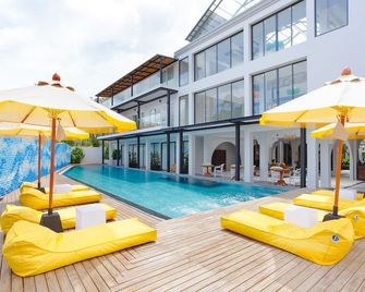 Anona Beachfront Phuket Resort-Sha Extra Plus - Patong - Piscina