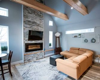 Cozy One Bedroom Apartment- Downtown Mon - Moncton - Living room