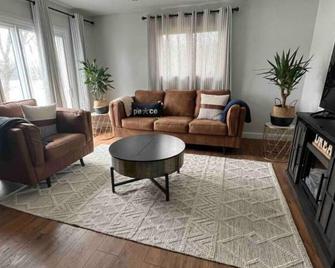 Water front Getaway - Sault Ste Marie - Living room