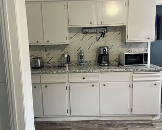 Home In Highland Park - Saint Paul - Kitchen