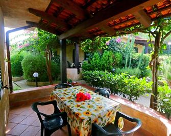 Residenza la Vigna - Dependance 4 beds with swimming pool - Tropea - Patio