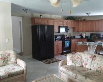The Florida farm house - Alva - Kitchen