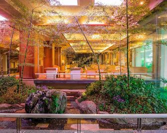 Hotel Kajikaso - Hakone - Receptionist
