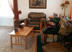 All the Comforts Of Home Surrounded By The Rocky Mtns. & Yellowstone Park - Gardiner - Living room