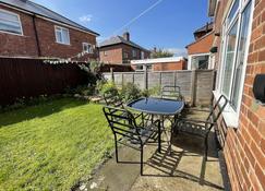 Spacious 3-bed House in Darlington - Darlington - Innenhof