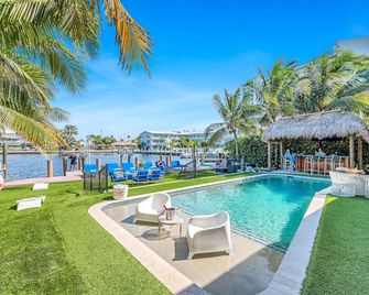 Retreat by Beach Waterfront Lago Key - פורט לודרדייל - בריכה