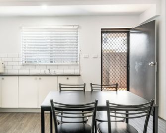 Ballina Homestead Motel - Ballina - Kitchen