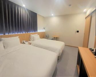 Hotel Leo - Masan - Bedroom