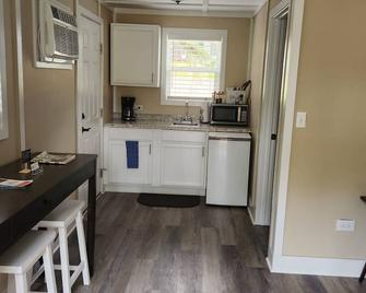 Scrappyjax Cozy Caddo River Cabin - Glenwood - Kitchen