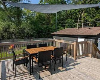 Lake it Easy at this beautiful 2 bedroom lake home - Salem - Balcony