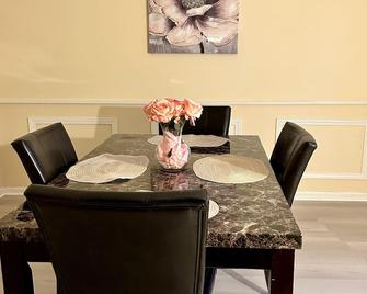 remodeled home-Montgomery,AL: Auburn, Tuskegee. Troy, and ASU -high schools - Montgomery - Dining room