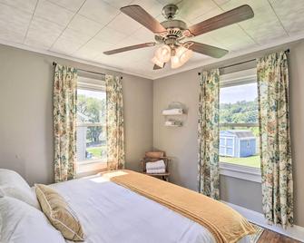 Cozy Cottage Near Dtwn Dining, Walk to Casino - Bristol - Bedroom