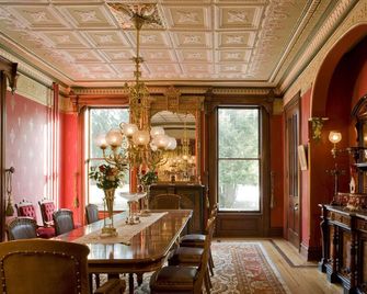 Elegant Historic Hudson Valley Gilded Age Mansion On 4+ Parklike Acres - Pine Plains - Dining room