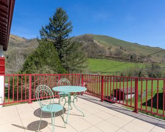 Charming Little Yaitua with Mountain View, Private Terrace and Wi-Fi - Estérençuby - Balkon