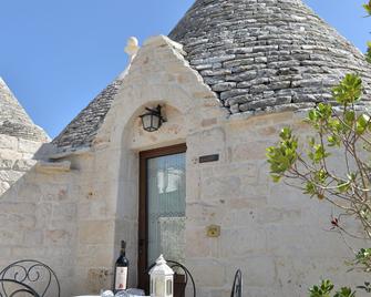 I Trulli Del Nonno Michele - Alberobello - Patio