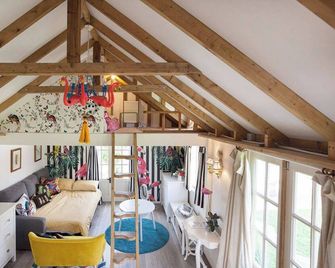 Tiny House in Wonderland - Henfield