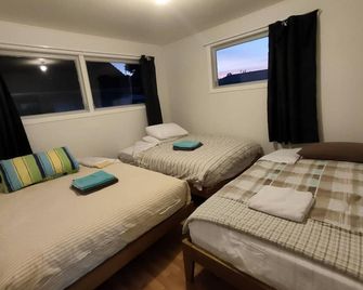 3 Bedroom Garden Chalet A - Ώκλαντ - Κρεβατοκάμαρα