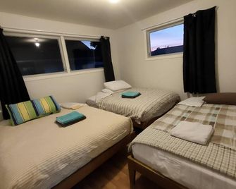 3 Bedroom Garden Chalet A - Auckland - Camera da letto