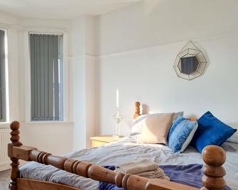Spacious 6-bed With Large Patio And Free Parking - Manchester - Habitació