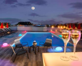 Novotel Nice Centre Vieux-Nice - Nice - Pool
