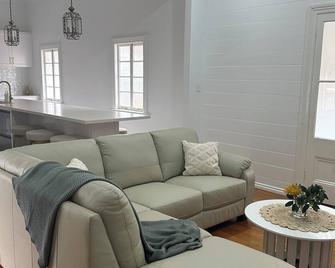 Gorgeous Heritage Home - Wellington Point - Living room