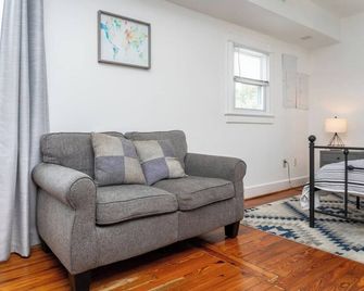 Convenient Downtown Studio Near Snp, Wineries, Breweries - Waynesboro - Huiskamer