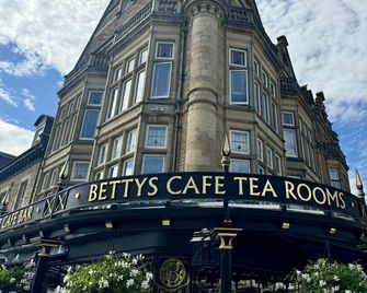 The Crown View - Wake Up Apartments - Harrogate