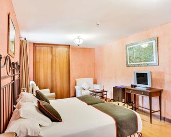 Hotel El Corzo - Navacerrada - Schlafzimmer