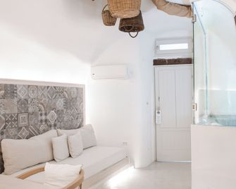 Aperto Suites - Adults Only - Thera - Living room
