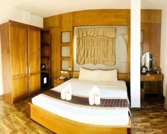 V Central Hotel - Vang Vieng - Yatak Odası